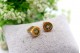 Abotoaduras em ouro amarelo com diamantes em talhe brilhante e esmeraldas 